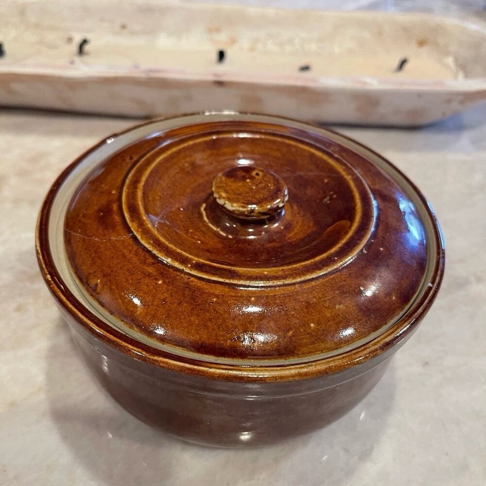 Pottery Stoneware earthenware covered baking dish brown